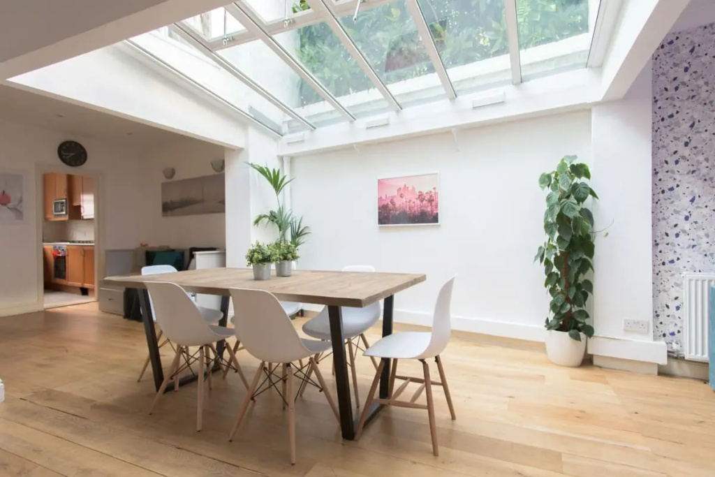 The Harrods Mews - Modern 4BDR Mews Home with Rooftop Terrace & Garage