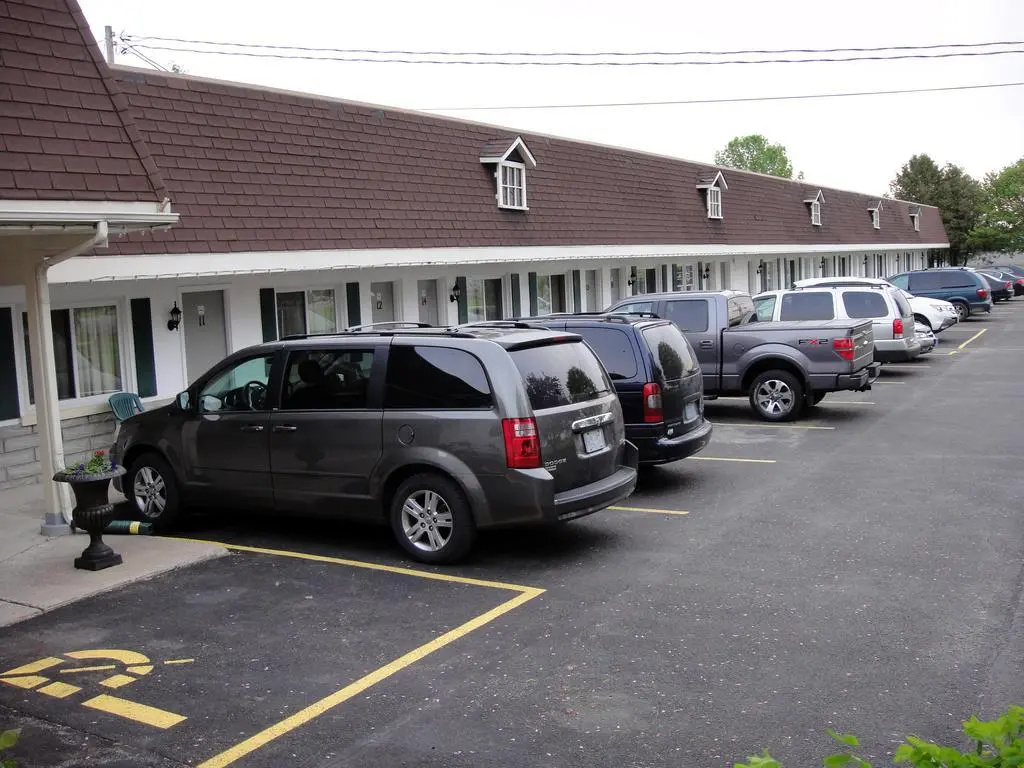 Country Squire Motel