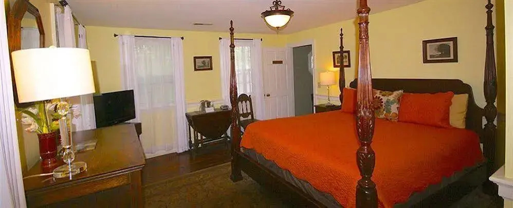 The Cannonboro Inn