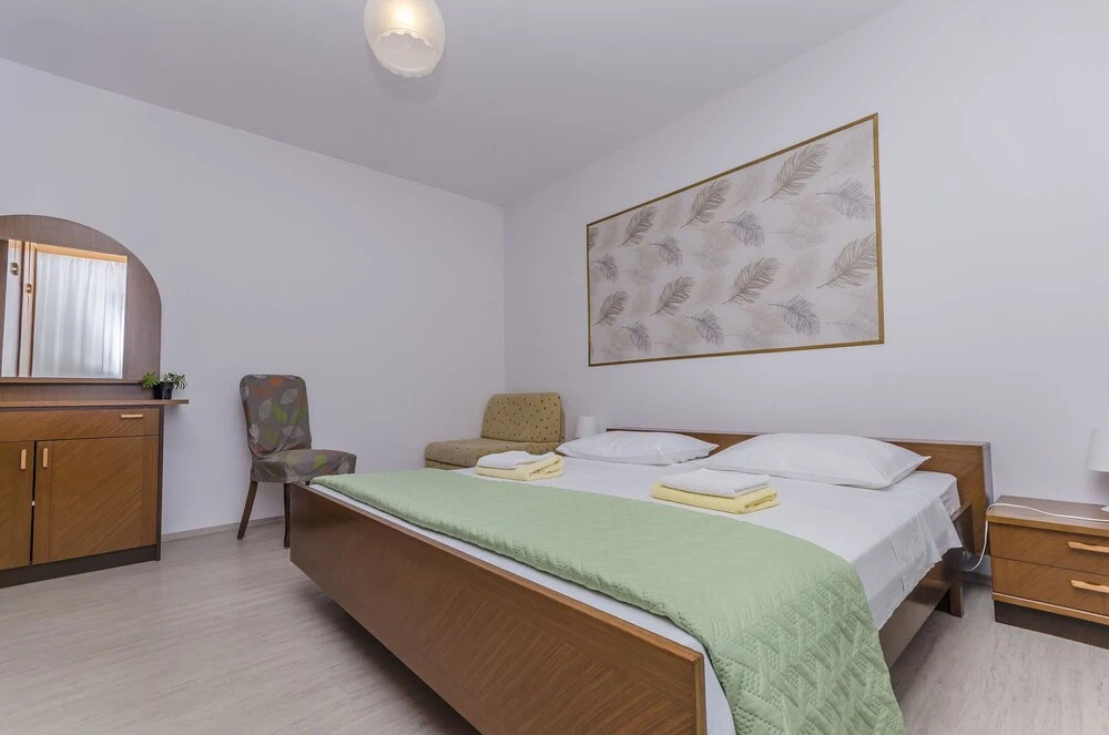 Apartments and Rooms Antee