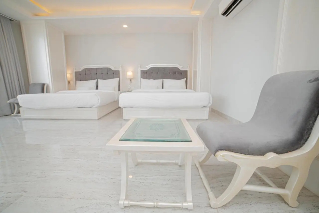 Pearl Courtyard