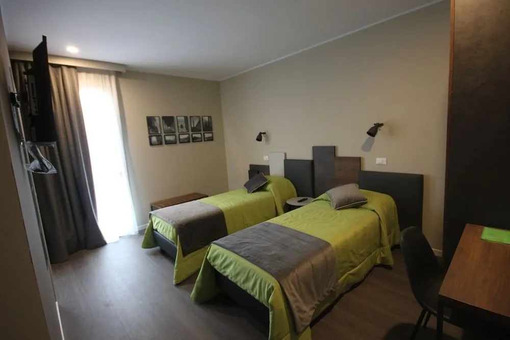 Pove 2.4 Hotel