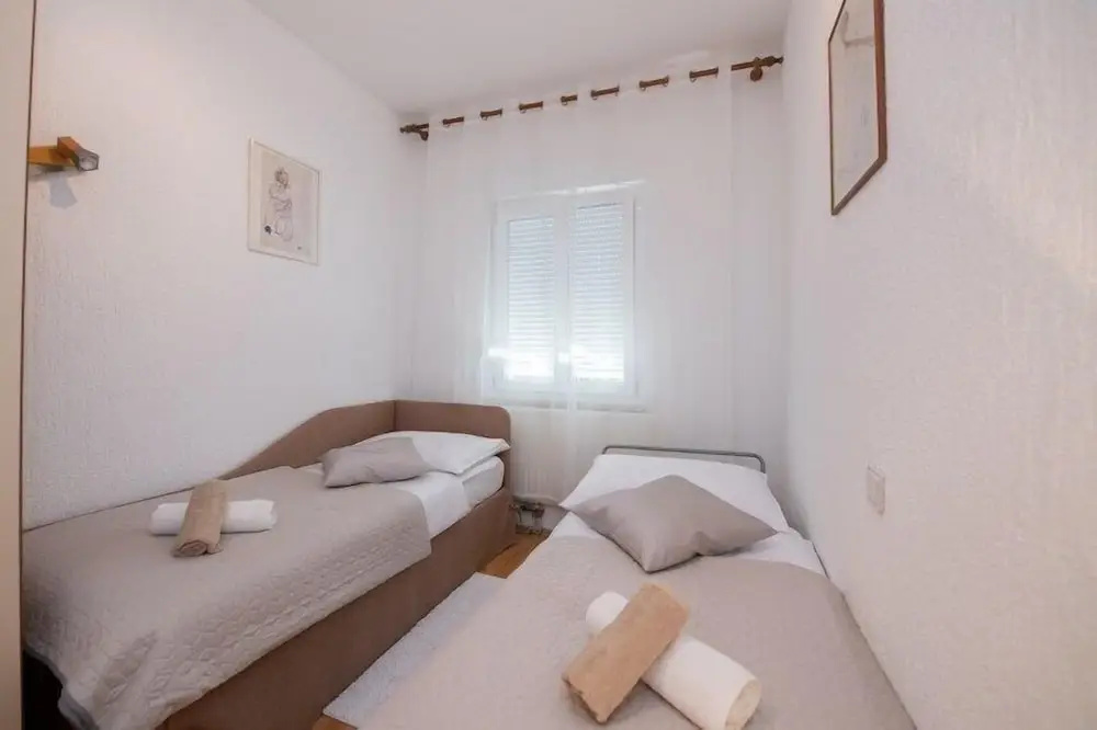 Villa Tomić Apartment Mia near the sea