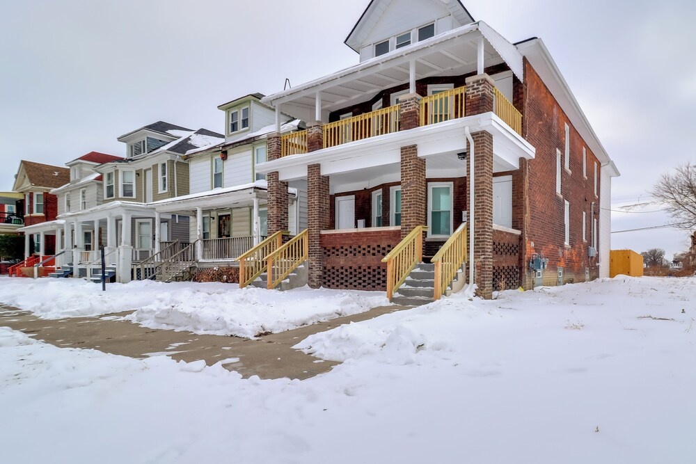 Near Midtown & Medical District! Updated Unit