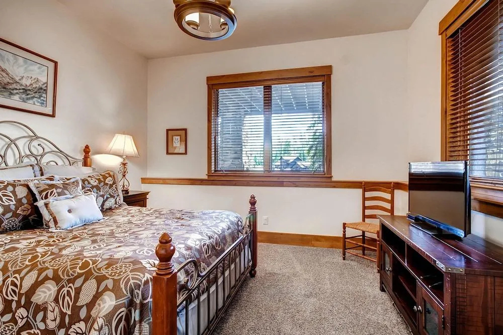 The Lodge at Stoney Ridge by RedAwning