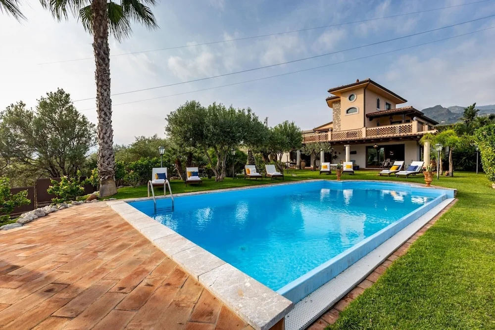Giardini-naxos Beautiful Villa With Pool