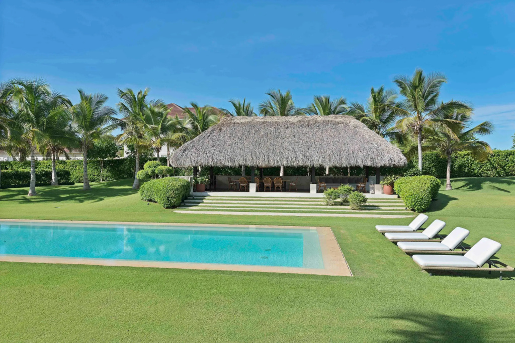 Magnificent 5BR Modern Tropical Villa With Pool