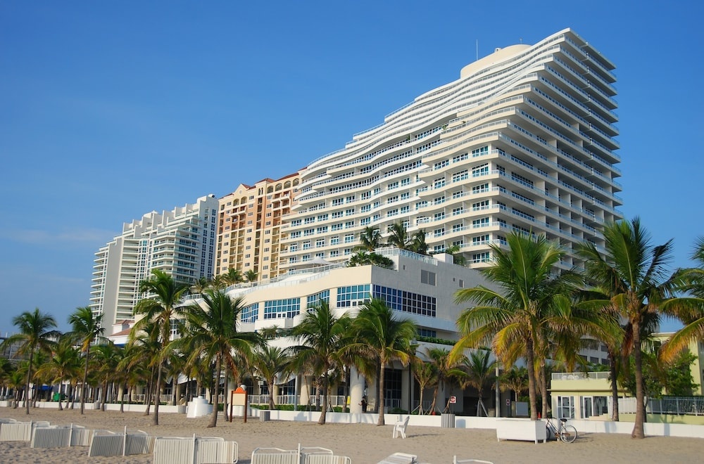 New Listing! Quiet Near Downtown & Beaches 2 Bedroom Home