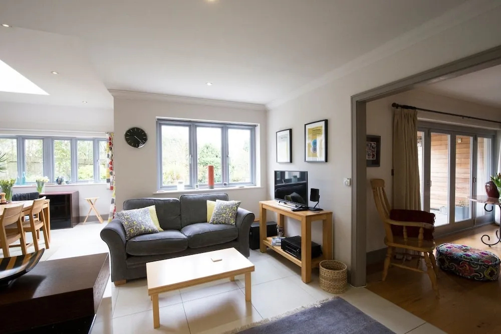 Stunning 5 Bed Garden Home - Oxford