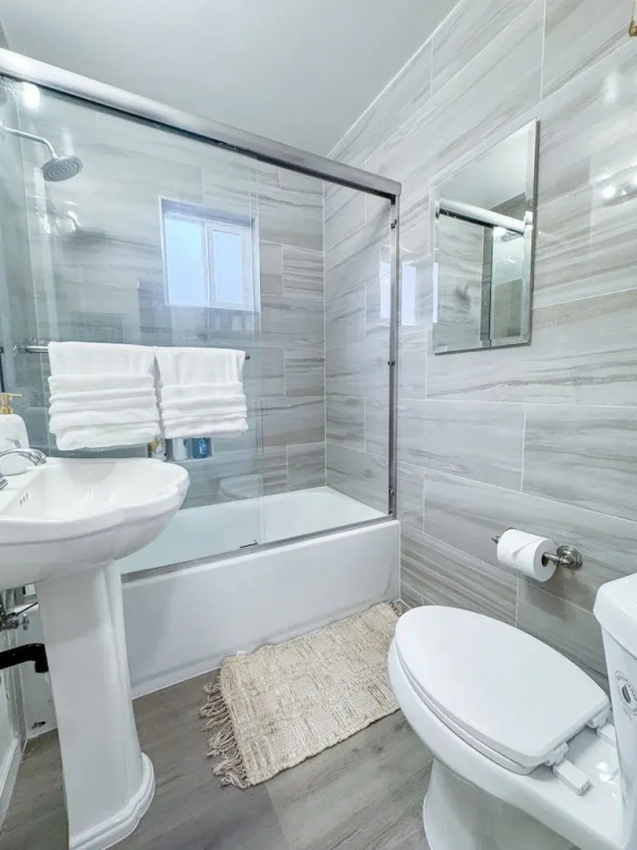 Walk to Google 3BR Home Yard & Kitchen