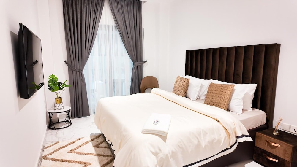 Peravi Suites at The Essence