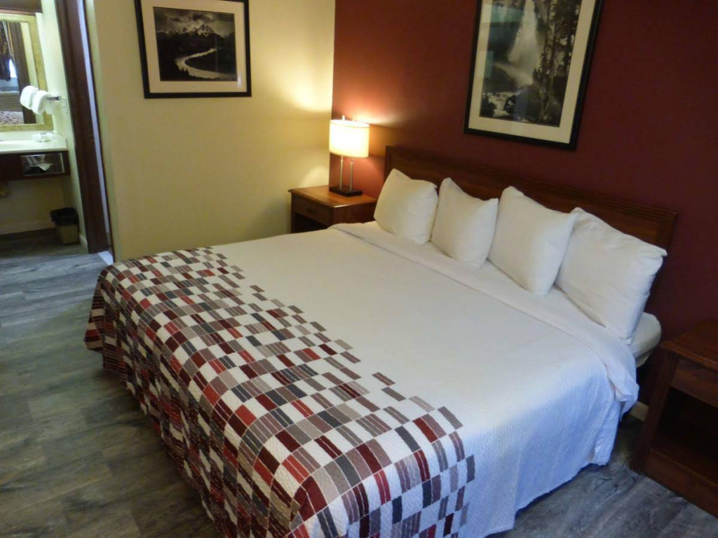 Ramada by Wyndham Medford Airport North