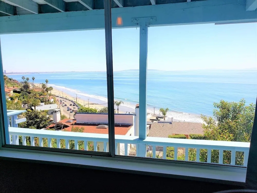 Panoramic Ocean View, 5 Br, 6 Min Walk To Beach 5 Bedroom Apts
