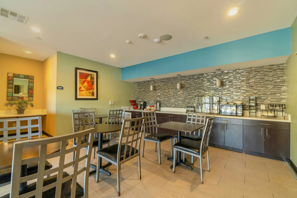 Moulton Inn & Suites By OYO Near Shiner TX