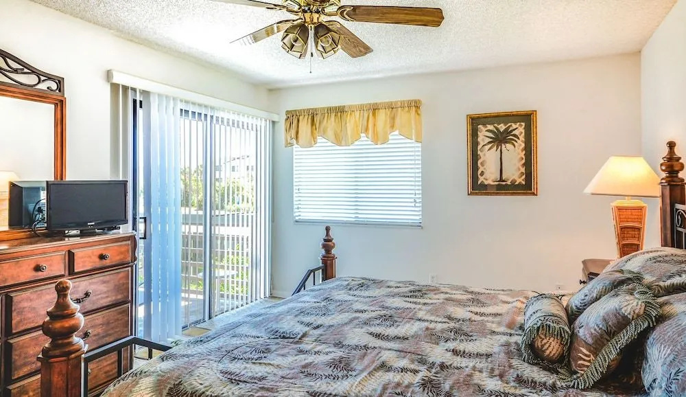 SC266 Sea Woods by RedAwning