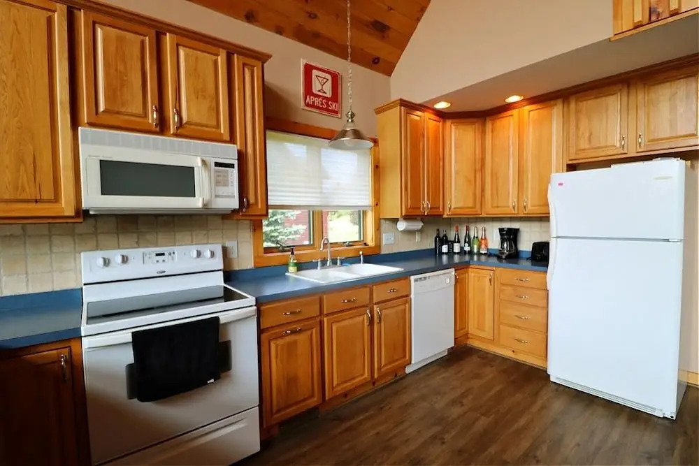 Northwood Views 4 Bedroom Chalet by Redawning