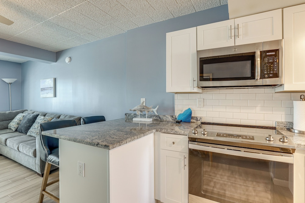 Oceanside Retreat in Mantoloking: Walk to Beach