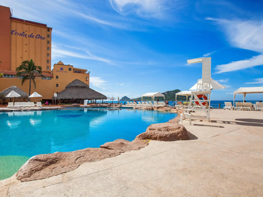 Costa de Oro Beach Hotel