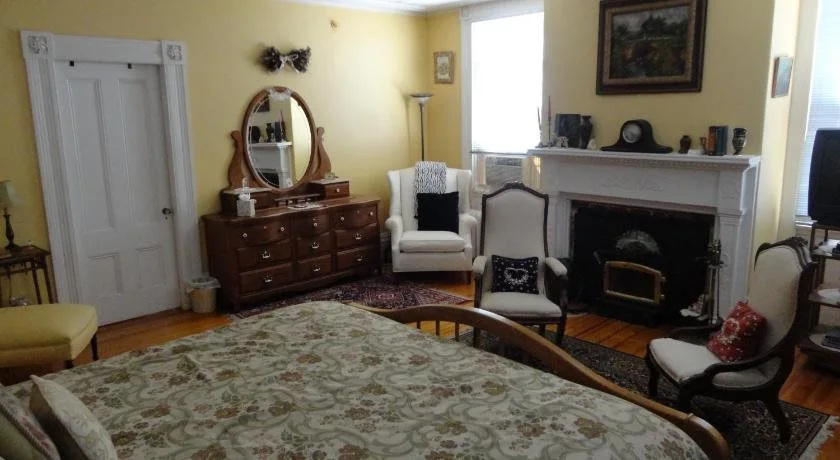 Historic Hill Inn