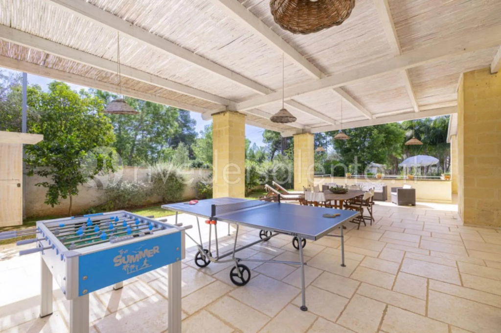 Exclusive Villa Reginella with large garden and private pool just a few minutes from the center of L-Villa Reginella
