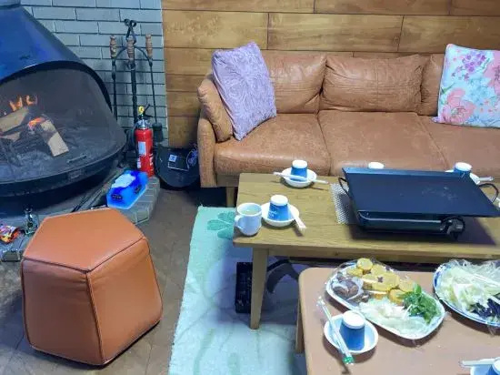 Japanese Room and Living Room in Tokyo Downtown House
