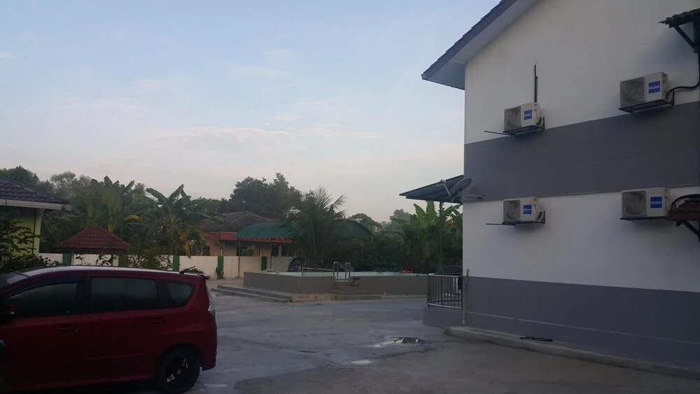 Mri Homestay Sg Buloh - 2 Br House With Centralised Private Pool
