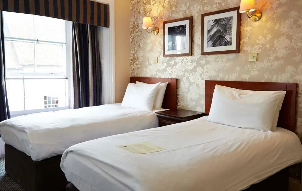 The Bell Hotel Woburn By Greene King Inns