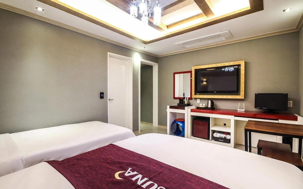 Yeosu Luna Hotel