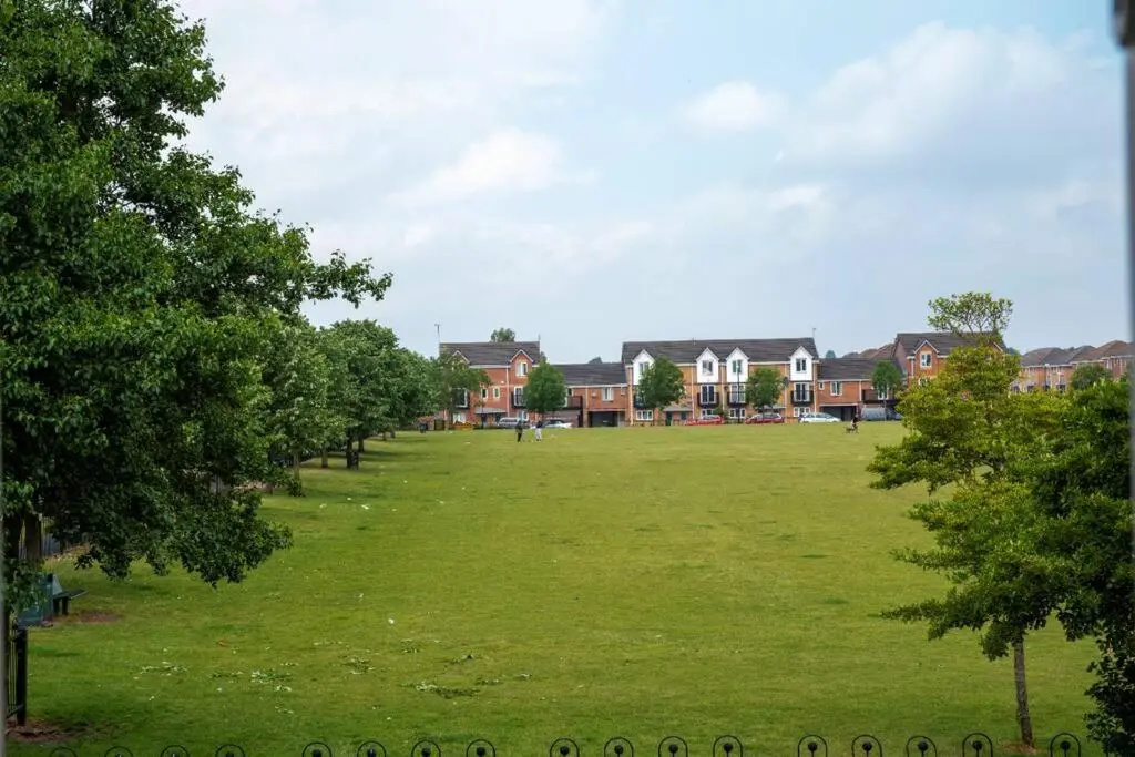 Daimler House - Cosy Home Near Coventry City Centre