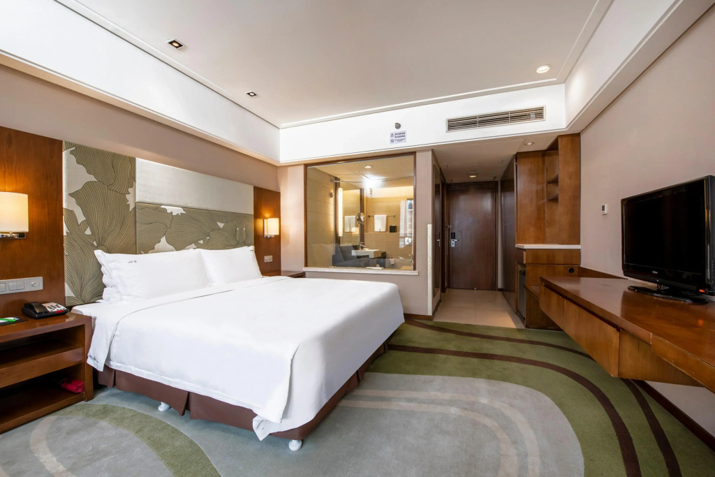 Holiday Inn Qingdao City Centre by IHG