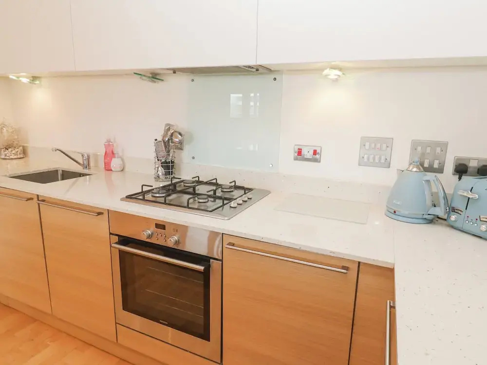 9 Headland Point