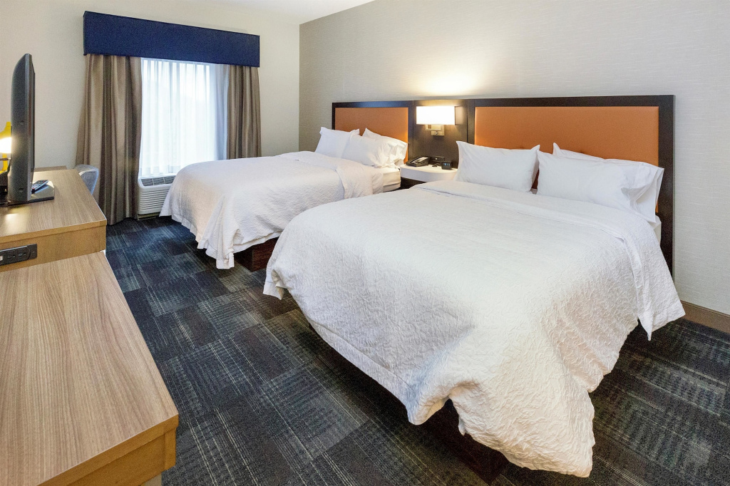 Hampton Inn & Suites Morgantown / University Town Centre