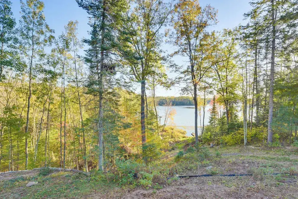 Northwoods Nature Escape! Lakefront Hayward Cabin