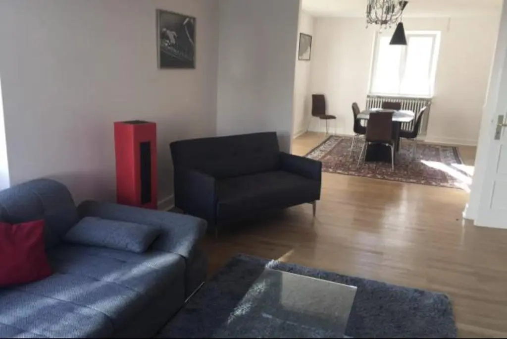 Charmant appartement avec terrasse dans villa
