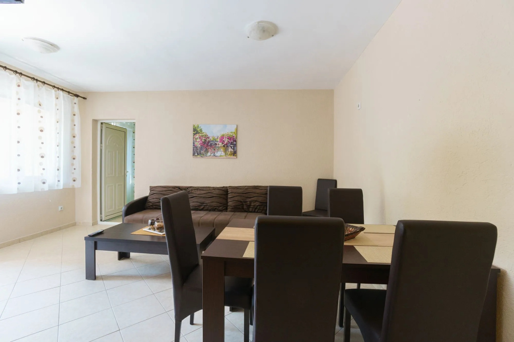 Apartments Lora