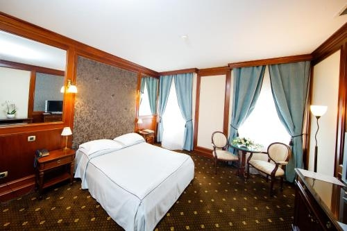 Select Hotel