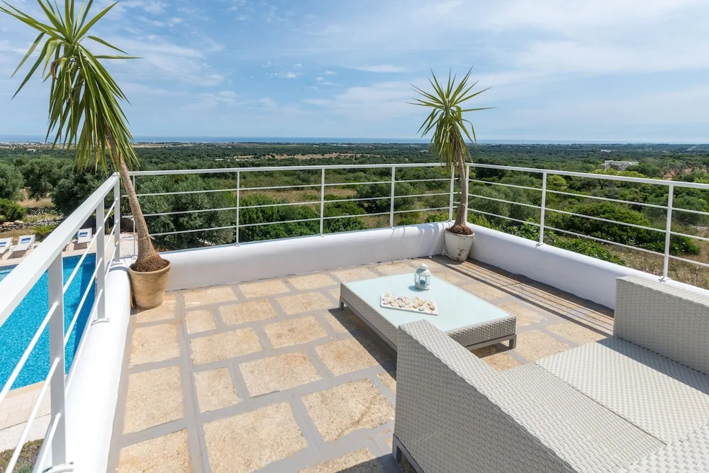 Villa Butterfly by Raro Villas