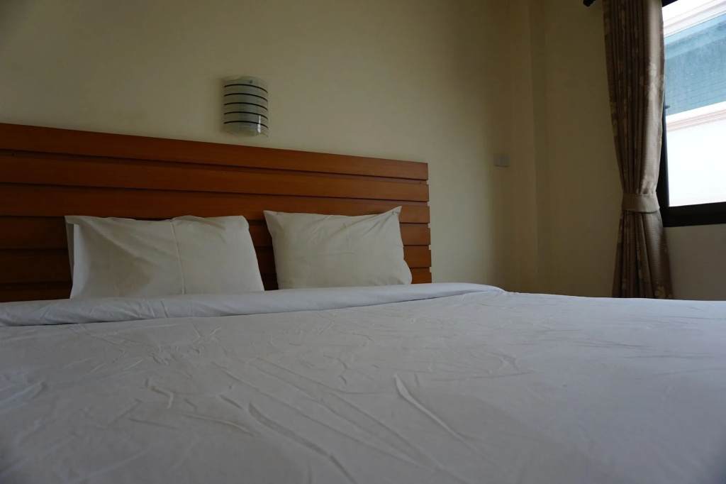 Ponburi Hotel