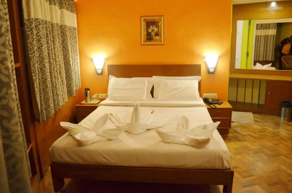 4 BHK Guest house in Conevnt Road, Kodaikanal(5D65), by GuestHouser