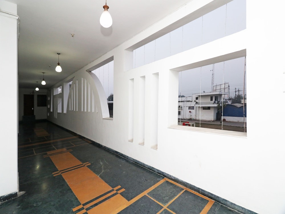 Oyo 15383 Hotel Grand Melrose