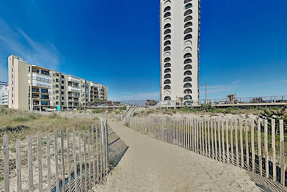 Ocean & Bay-view W/ Pool, Easy Beach Access! 2 Bedroom Condo