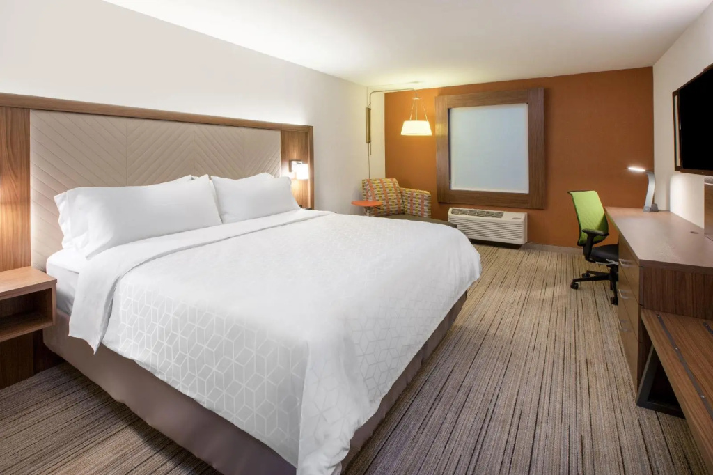 Holiday Inn Express & Suites Warrensburg North by IHG