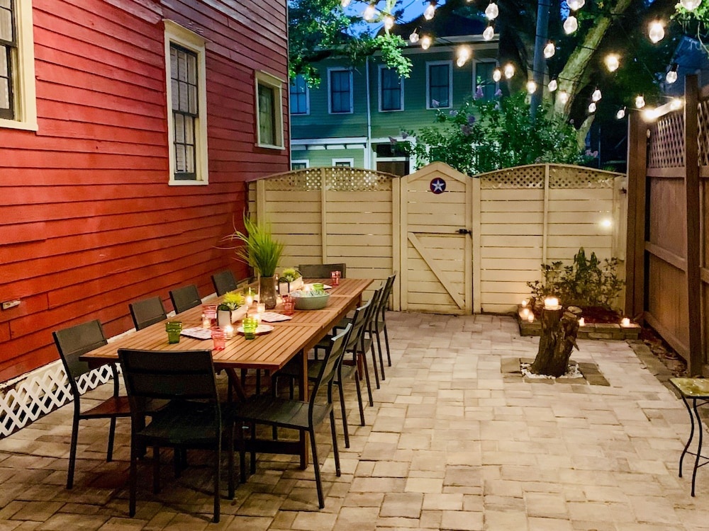 1202 Savannah - 4 Br Home