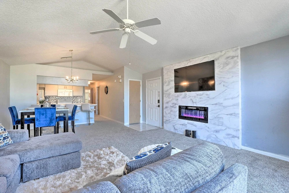 Less Than 8 Mi to Disney Getaway with Deck in Kissimmee!