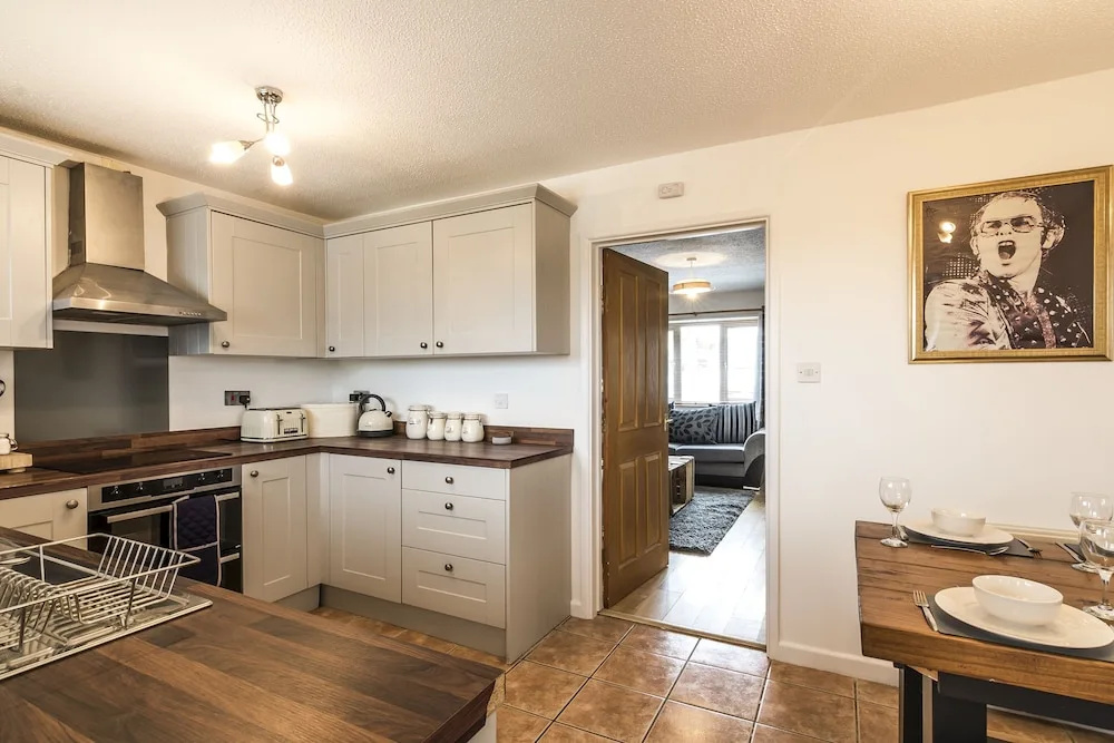 Field View - 3 Bedroom Holiday Home