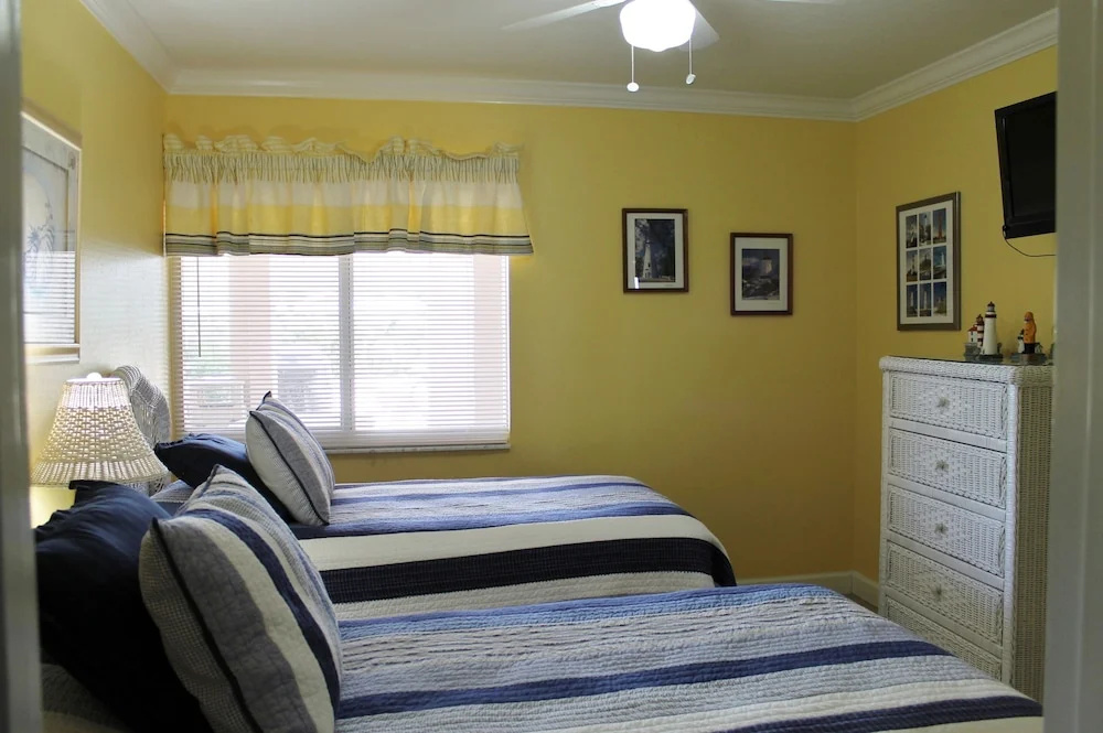 Sunset Royale -106 2 Bedrooms 2 Bathrooms Condo