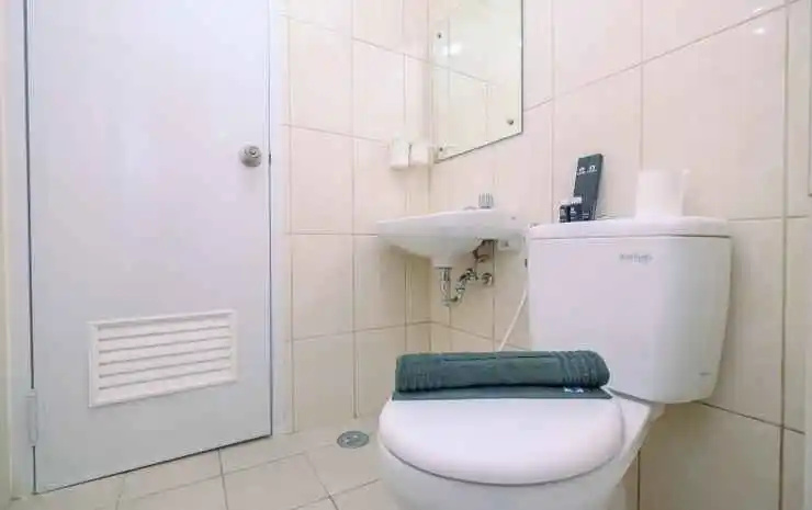 Cozy and Beautiful 2BR at Springlake Summarecon Bekasi Apartment By Travelio