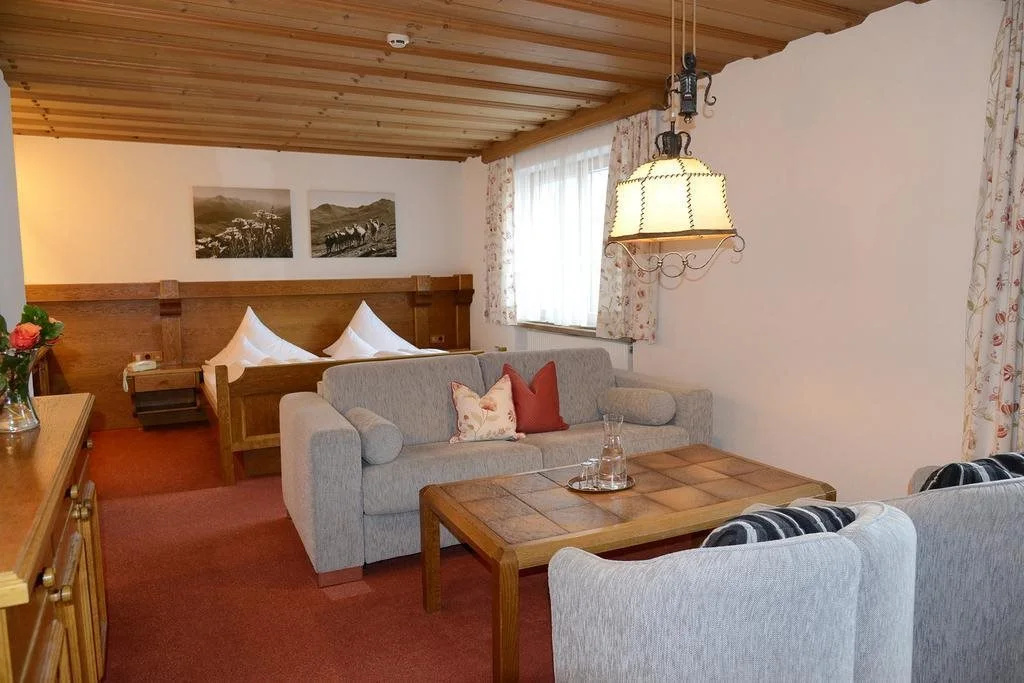 "Quality Hosts Arlberg Hotel Garni Mössmer"