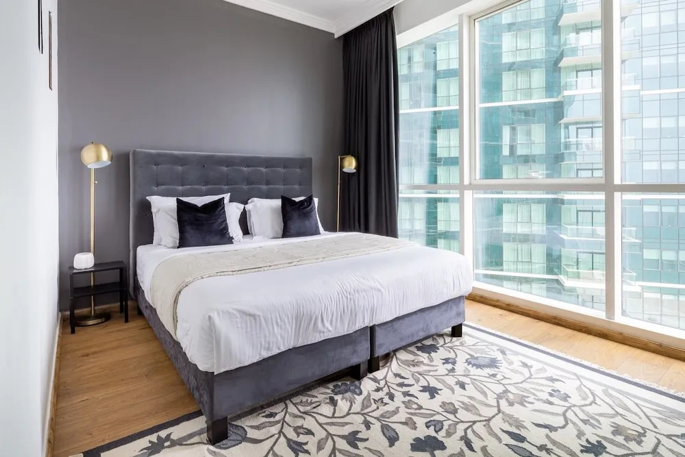 Grand 2BR w/ a Full Sea View & Direct Beach Access