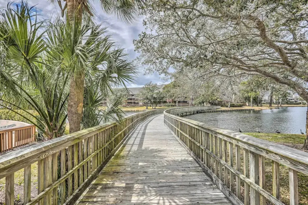 Myrtle Beach Retreat w/ Ocean Access & Porch!